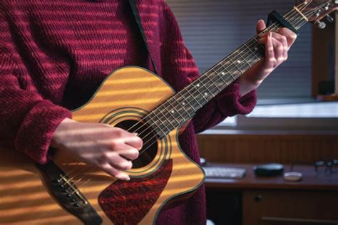 Do You Need Long Fingers to Play Guitar? Or Can You Just Use a Spoon?